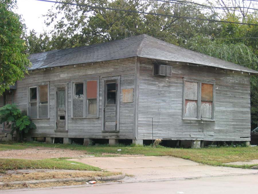 We buy houses in Houston in any condition with 100% cash.