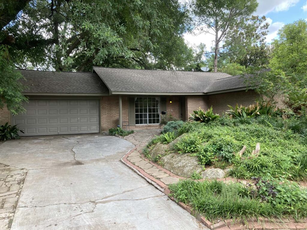 We buy houses such as this one in any condition with 100% cash.